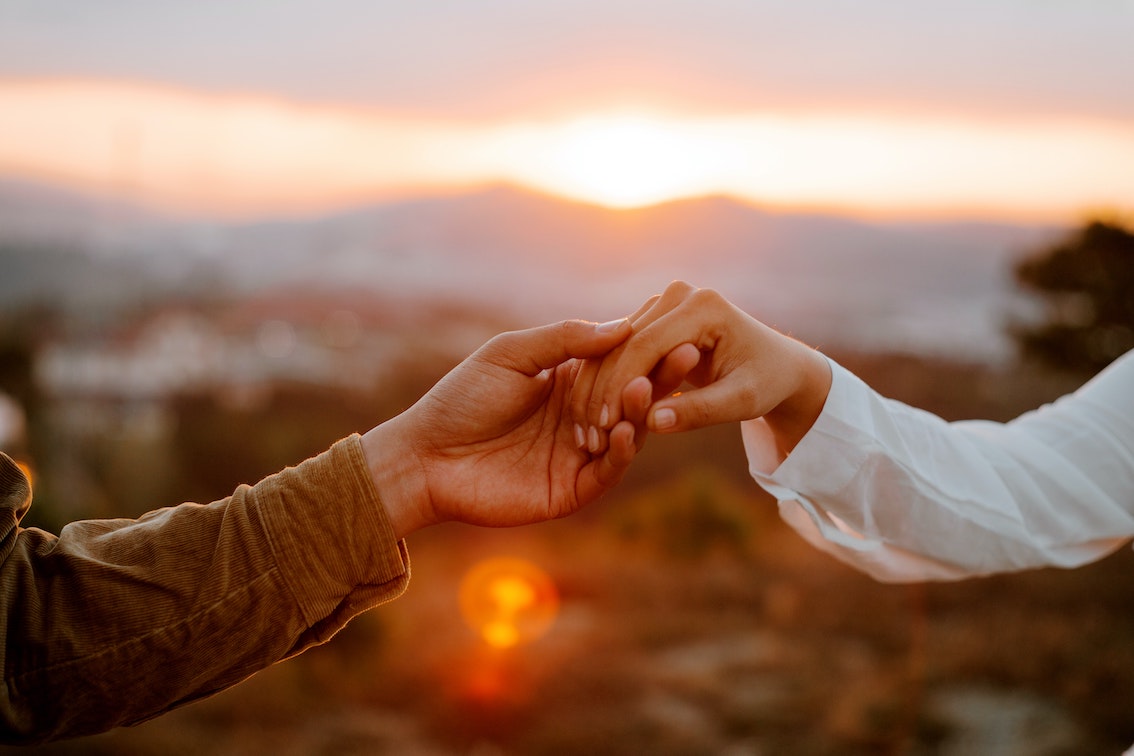 Read more about the article Unlocking the ABCs of Attachment: How to Build Deep Connections in Your Relationship